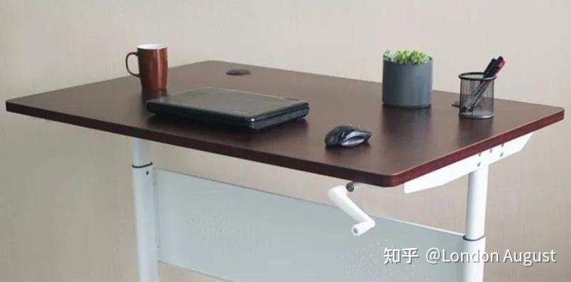 升降货梯如何选择尺寸大小_升降桌电机单双选哪个好_人体工学椅升降桌选购指南