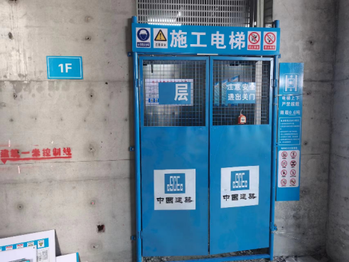 施工平台_施工升降机_如何制作货梯吊笼升降机架子