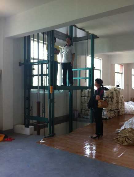 导轨式升降机_东营升降货梯故障如何解决_液压提升机