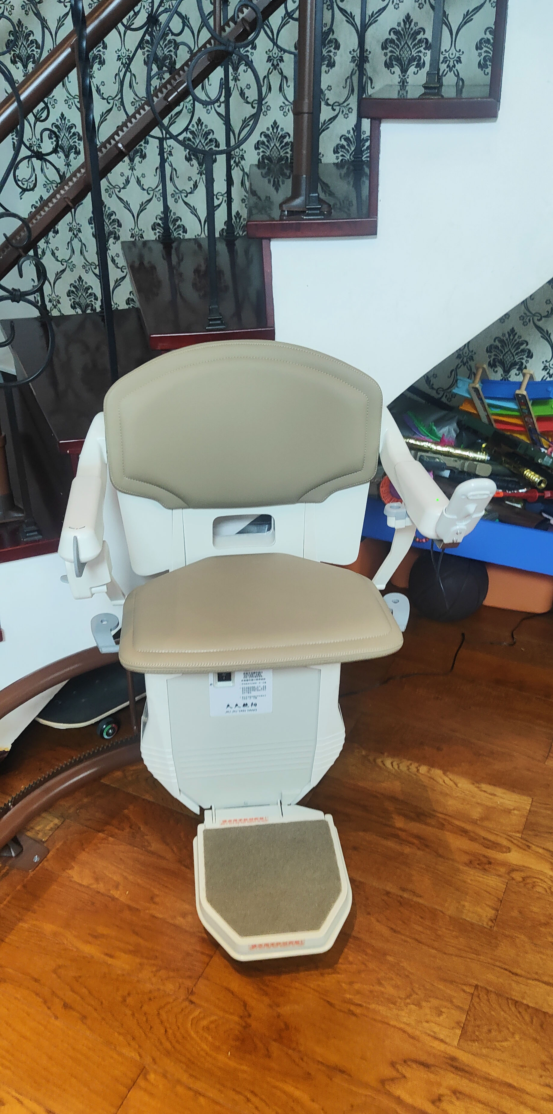 车载式升降机_曲线式楼道座椅电梯 质价比 爱默信楼梯升降椅