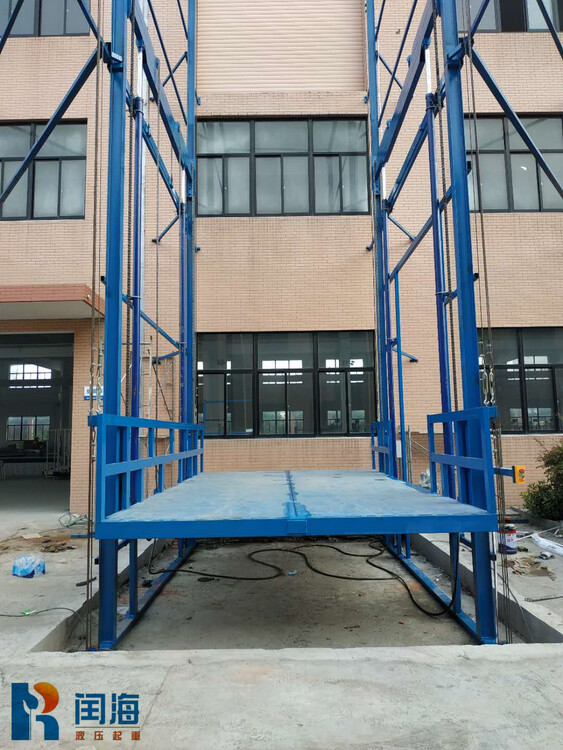 剪叉式升降货梯液压系统_杂物升降货梯崇左市如**修_升降货梯安全措施