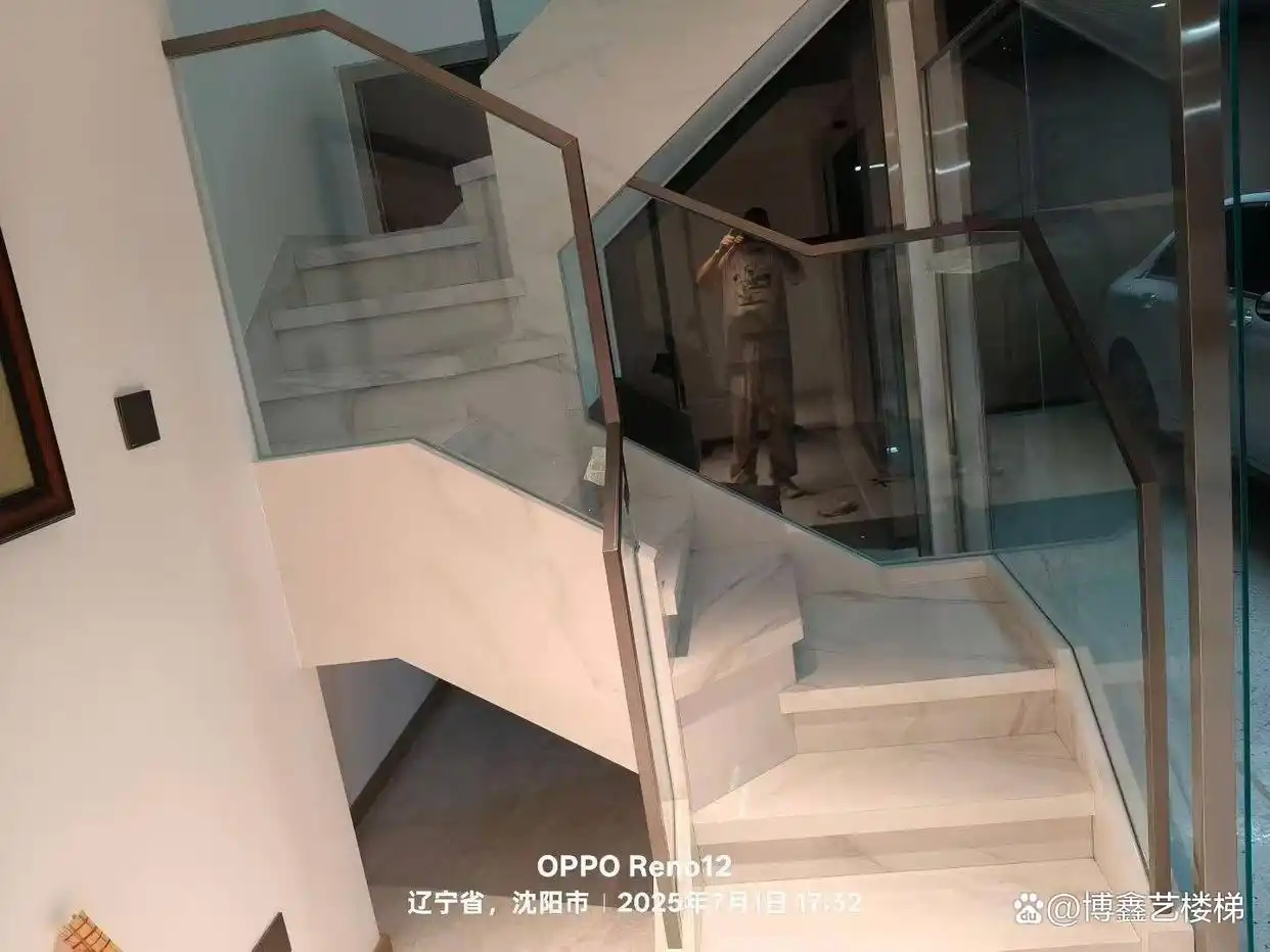 家用楼梯设计要点_安全规范楼梯设计_升降货梯门如何设计比较安全